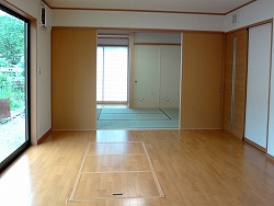 ���r���O002