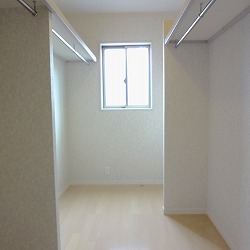 �t�@�~���[�N���[�[�b�g001