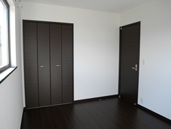 �m��005