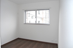 �m��004