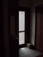 ����002